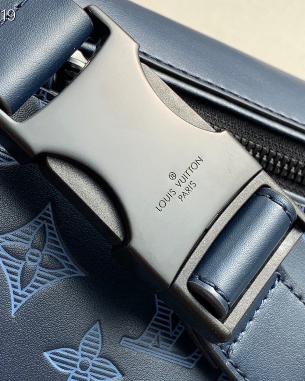 1:1 Replica Louis Vuitton LV Discovery Bumbag PM Monogram Shadow Navy Blue Unique Bag For Men M45729 - 17.3in/44cm