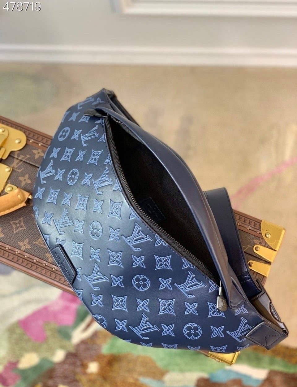 1:1 Replica Louis Vuitton LV Discovery Bumbag PM Monogram Shadow Navy Blue Unique Bag For Men M45729 - 17.3in/44cm