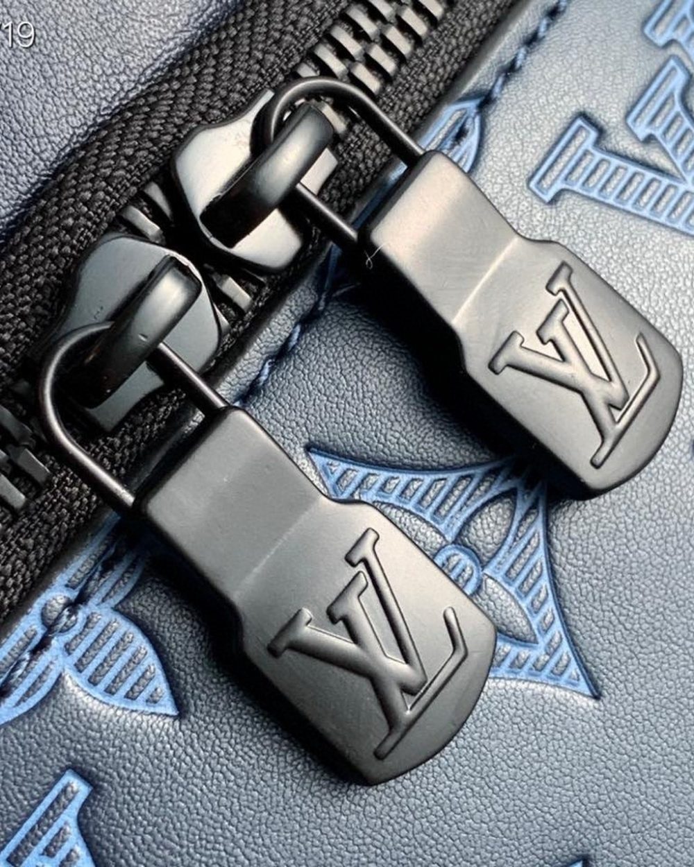 1:1 Replica Louis Vuitton LV Discovery Bumbag PM Monogram Shadow Navy Blue Unique Bag For Men M45729 - 17.3in/44cm