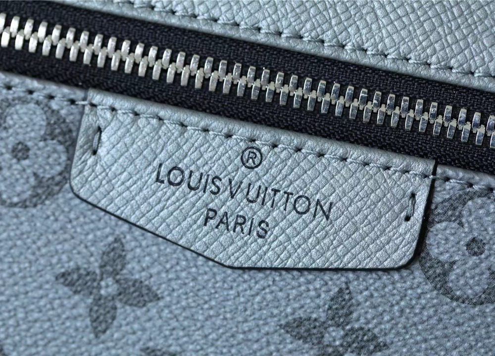 1:1 Replica Louis Vuitton LV Discovery PM Backpack Monogram/Taiga Gunmetal Gray Unique Bag For Men M30835 - 15.7in/40cm