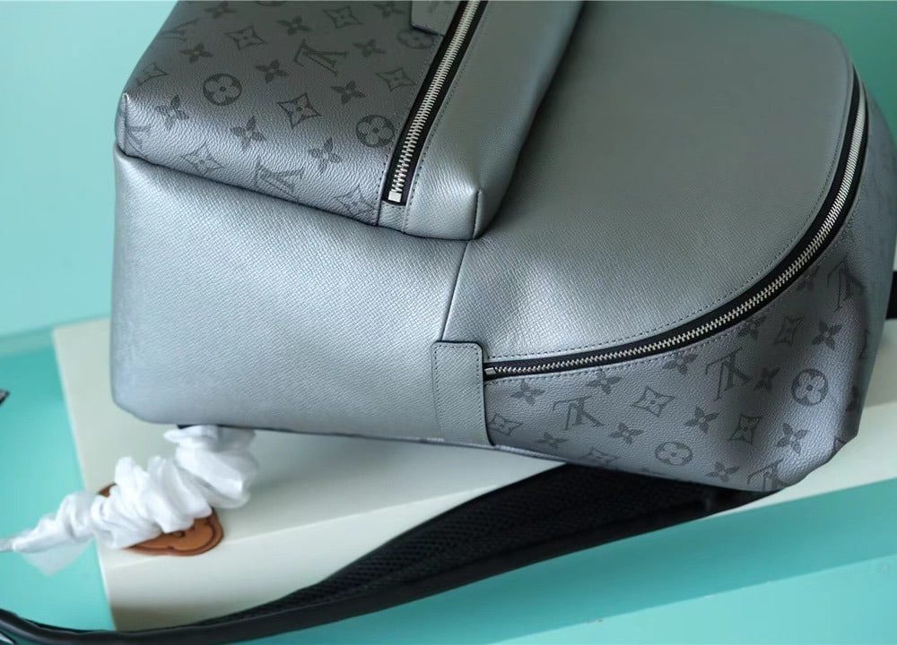 1:1 Replica Louis Vuitton LV Discovery PM Backpack Monogram/Taiga Gunmetal Gray Unique Bag For Men M30835 - 15.7in/40cm