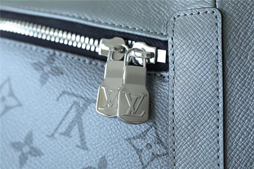 1:1 Replica Louis Vuitton LV Discovery PM Backpack Monogram/Taiga Gunmetal Gray Unique Bag For Men M30835 - 15.7in/40cm - Image 9