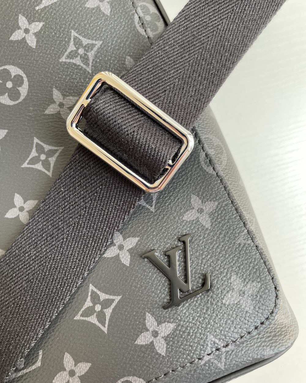 1:1 Replica Louis Vuitton LV District MM Monogram Eclipse Canvas Unique Bag For Men M44001 - 12.2in/31cm