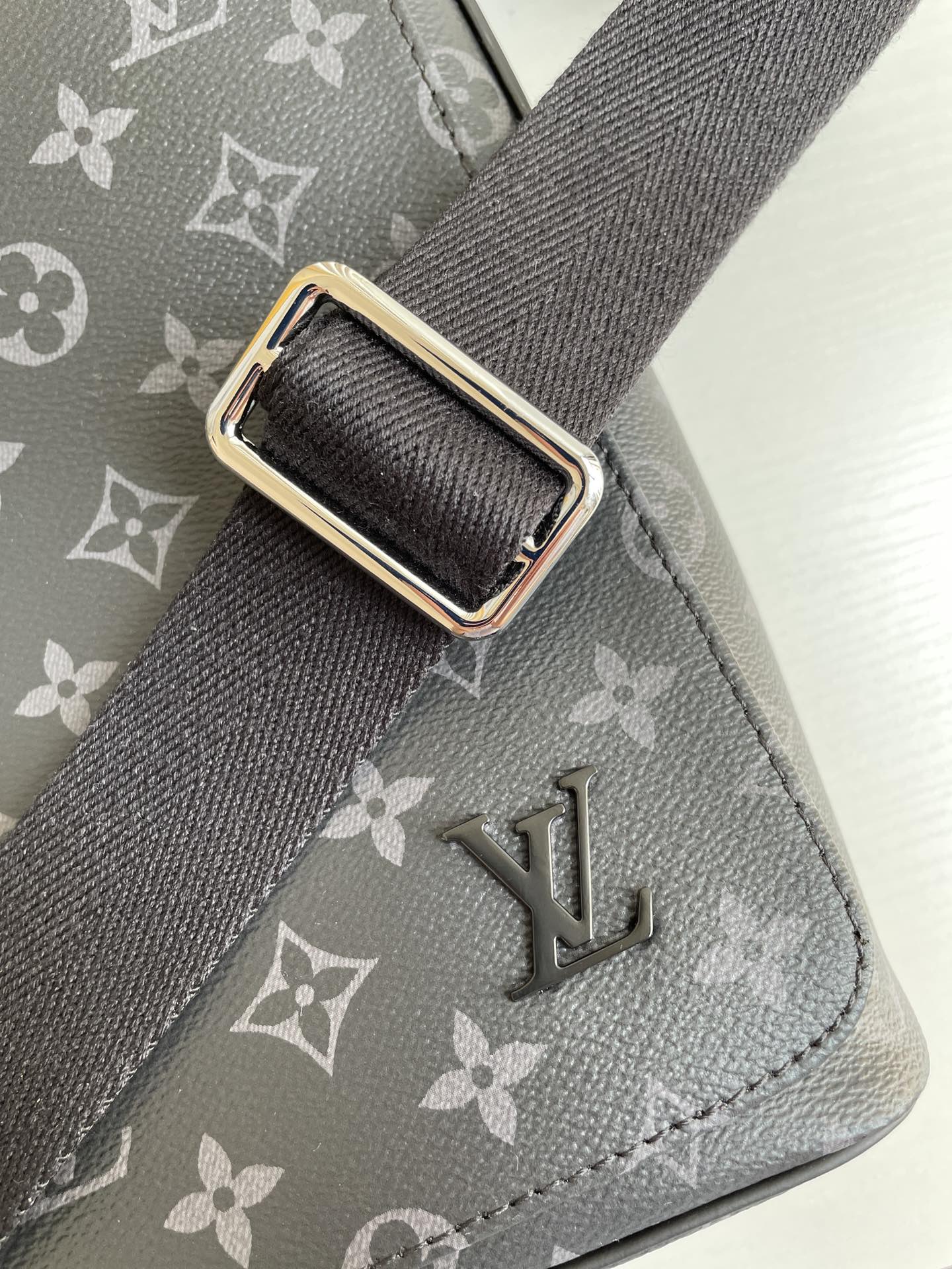 1:1 Replica Louis Vuitton LV District MM Monogram Eclipse Canvas Unique Bag For Men M44001 - 12.2in/31cm - Image 8