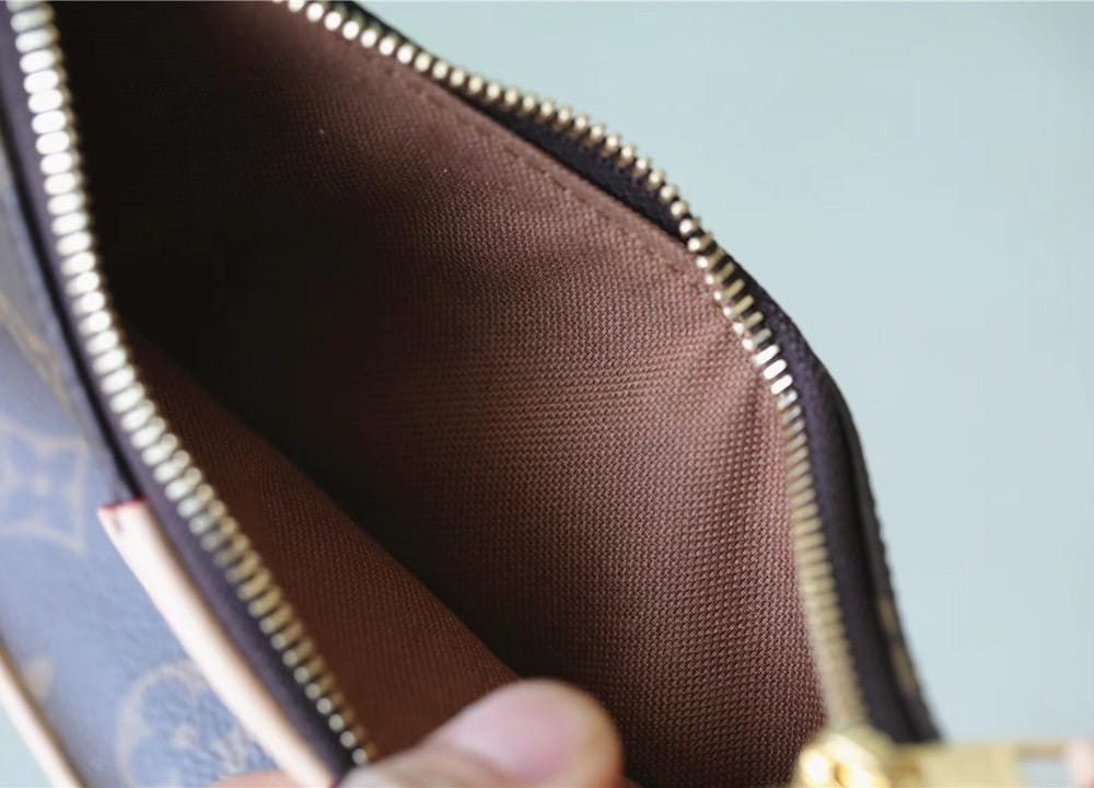 1:1 Replica Louis Vuitton LV Easy Pouch On Strap Monogram Canvas Luxury Bag For Women - 19cm/7.5in