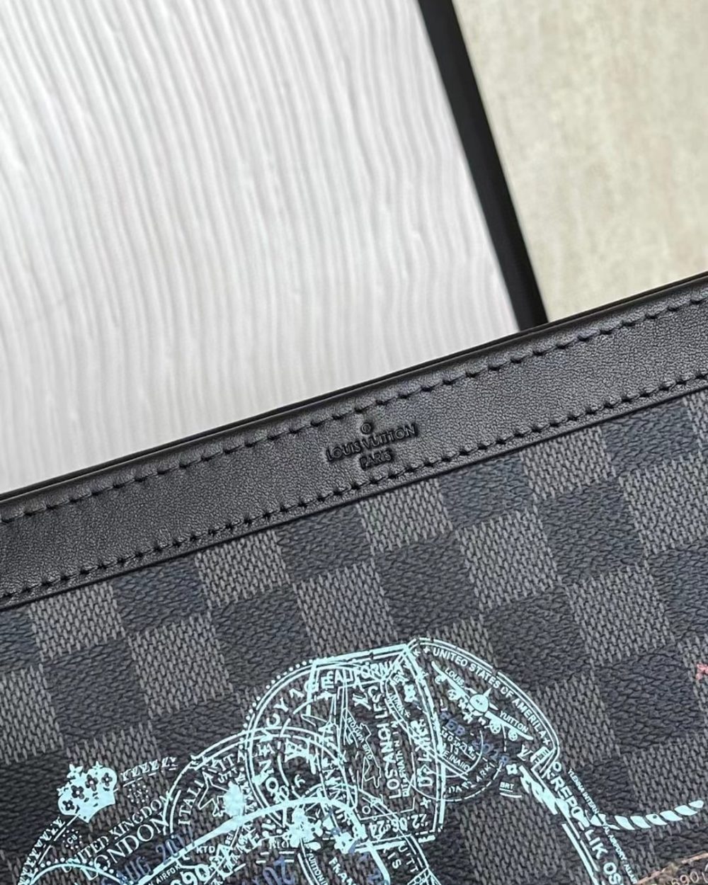 1:1 Replica Louis Vuitton LV Gaston Wearable Wallet Damier Graphite Unique Bag For Men N64608 - 8.7in/22cm