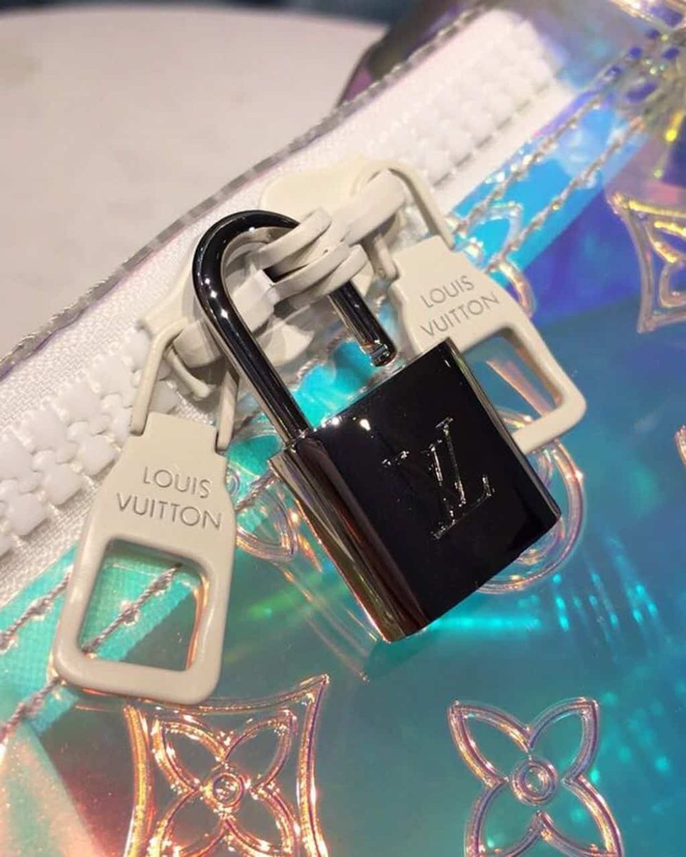 1:1 Replica Louis Vuitton LV Keepall Bandouliere 50 Monogram PVC Iridescent Prism By Virgil Abloh Unique Bag For Men M53271 - 19.7in/50cm