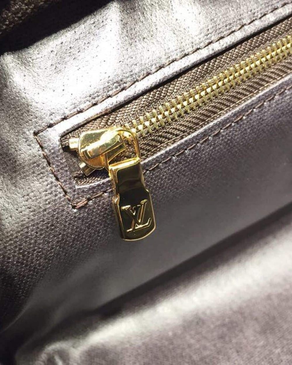 1:1 Replica Louis Vuitton LV King Size Toiletry Damier Ebene Canvas Luxury Bag For Women N47527 - 11in/28cm