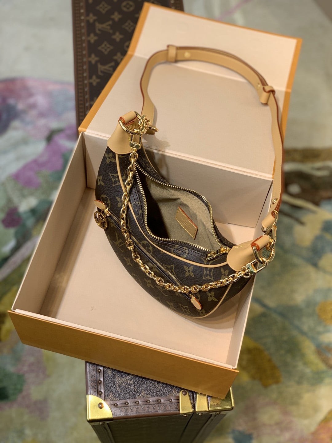 1:1 Replica Louis Vuitton LV Loop Monogram Canvas Luxury Bag For Women M81098 - 9.1in/23cm - Image 5