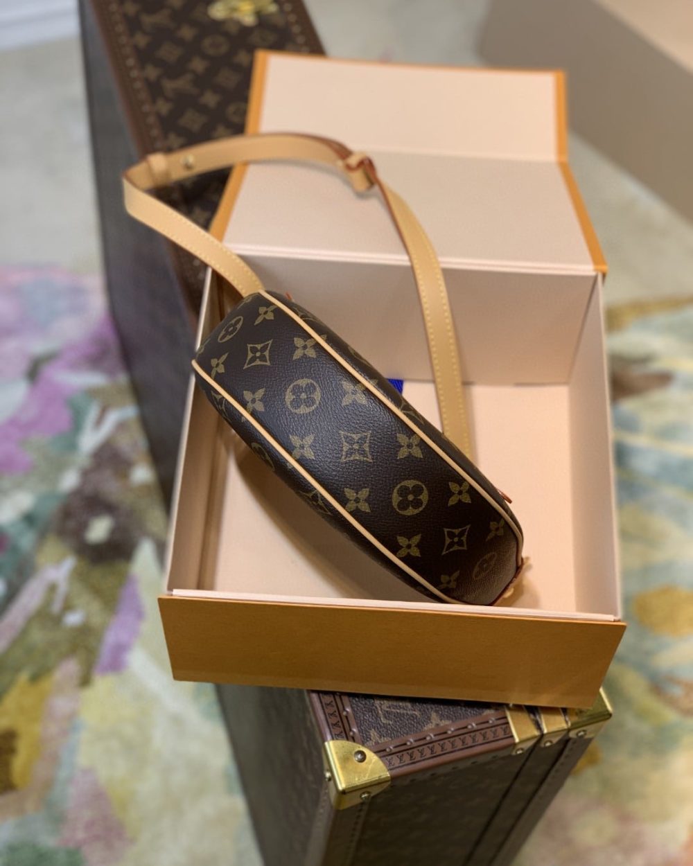 1:1 Replica Louis Vuitton LV Loop Monogram Canvas Luxury Bag For Women M81098 - 9.1in/23cm