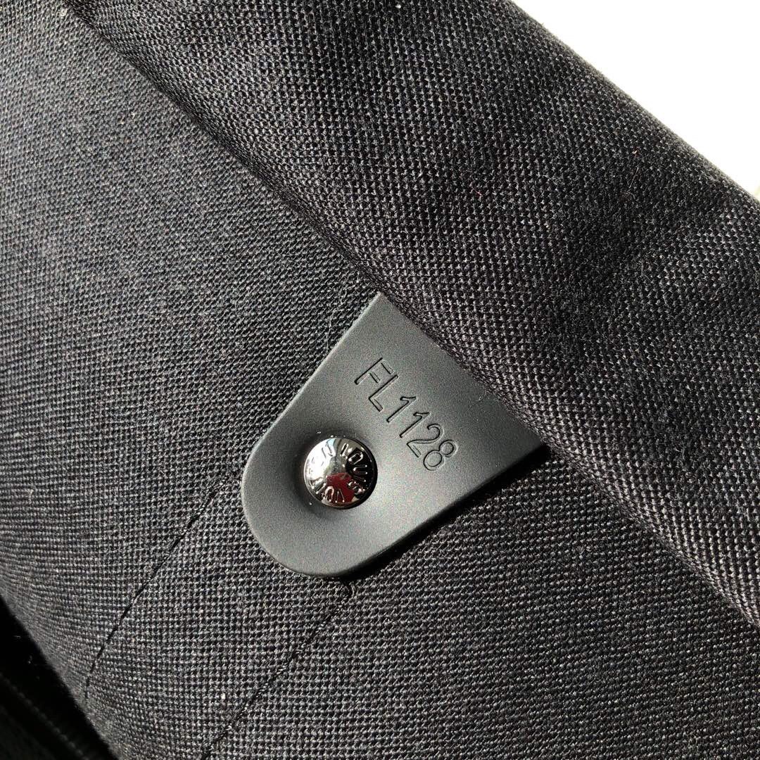 1:1 Replica Louis Vuitton LV Luggage Bag Monogram Black Unique Bag Unisex - 50cm - Image 2