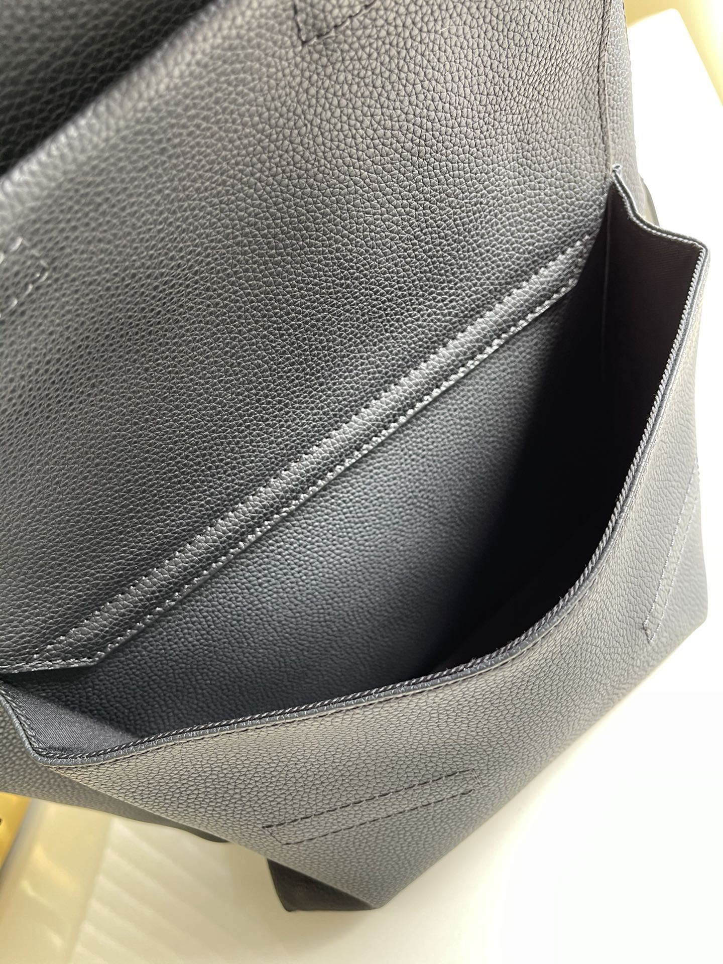 1:1 Replica Louis Vuitton LV Aerogram Backpack Black Essential Bag For Men M57079 - 43cm/ 16.9in - Image 7