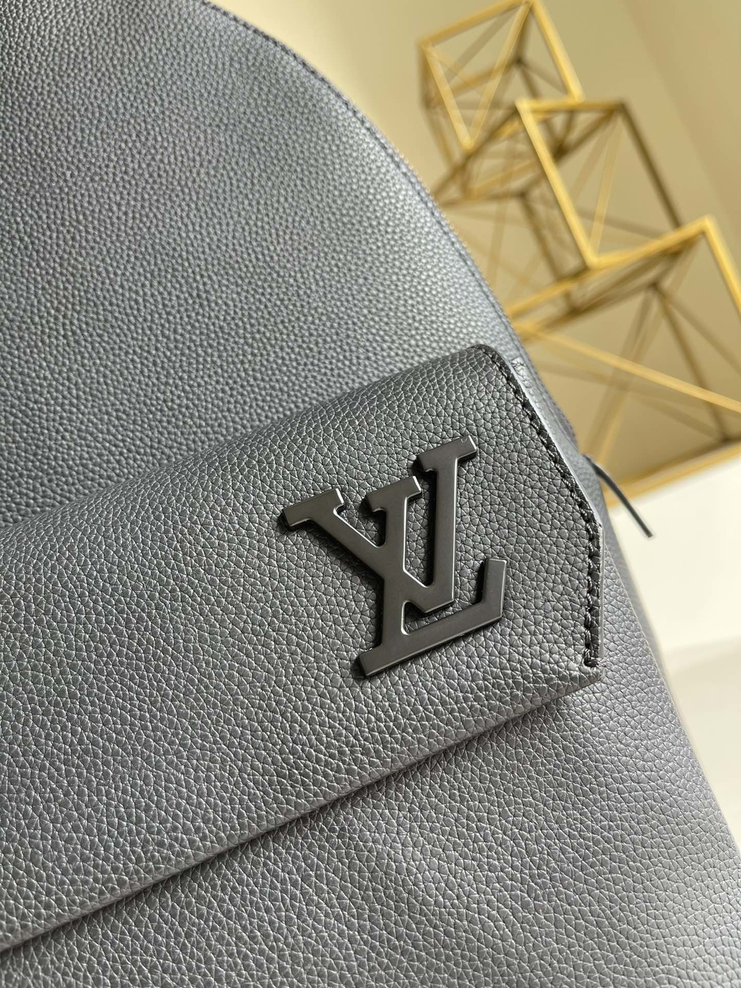 1:1 Replica Louis Vuitton LV Aerogram Backpack Black Essential Bag For Men M57079 - 43cm/ 16.9in - Image 2