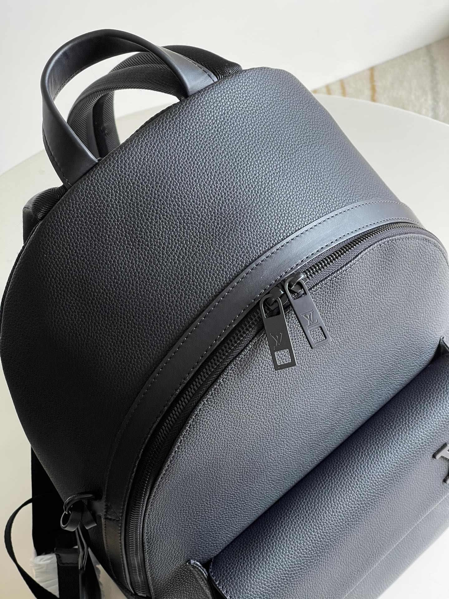 1:1 Replica Louis Vuitton LV Aerogram Backpack Black Essential Bag For Men M57079 - 43cm/ 16.9in - Image 5