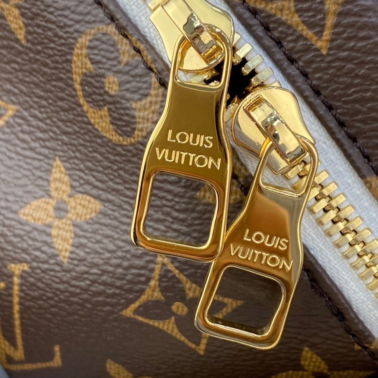 1:1 Replica Louis Vuitton LV LV x NBA New Backpack Monogram Canvas By Virgil Abloh Unique Bag For Men M45581 - 15.7in/40cm - Image 7