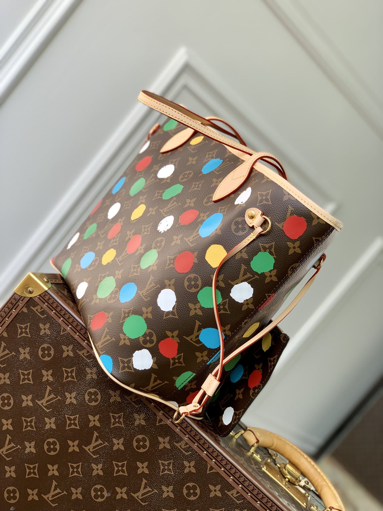 1:1 Replica Louis Vuitton LV LV x YK Neverfull MM Brown Vibrant Bag For Women M46381 - 31cm/ 12.2 in - Image 4