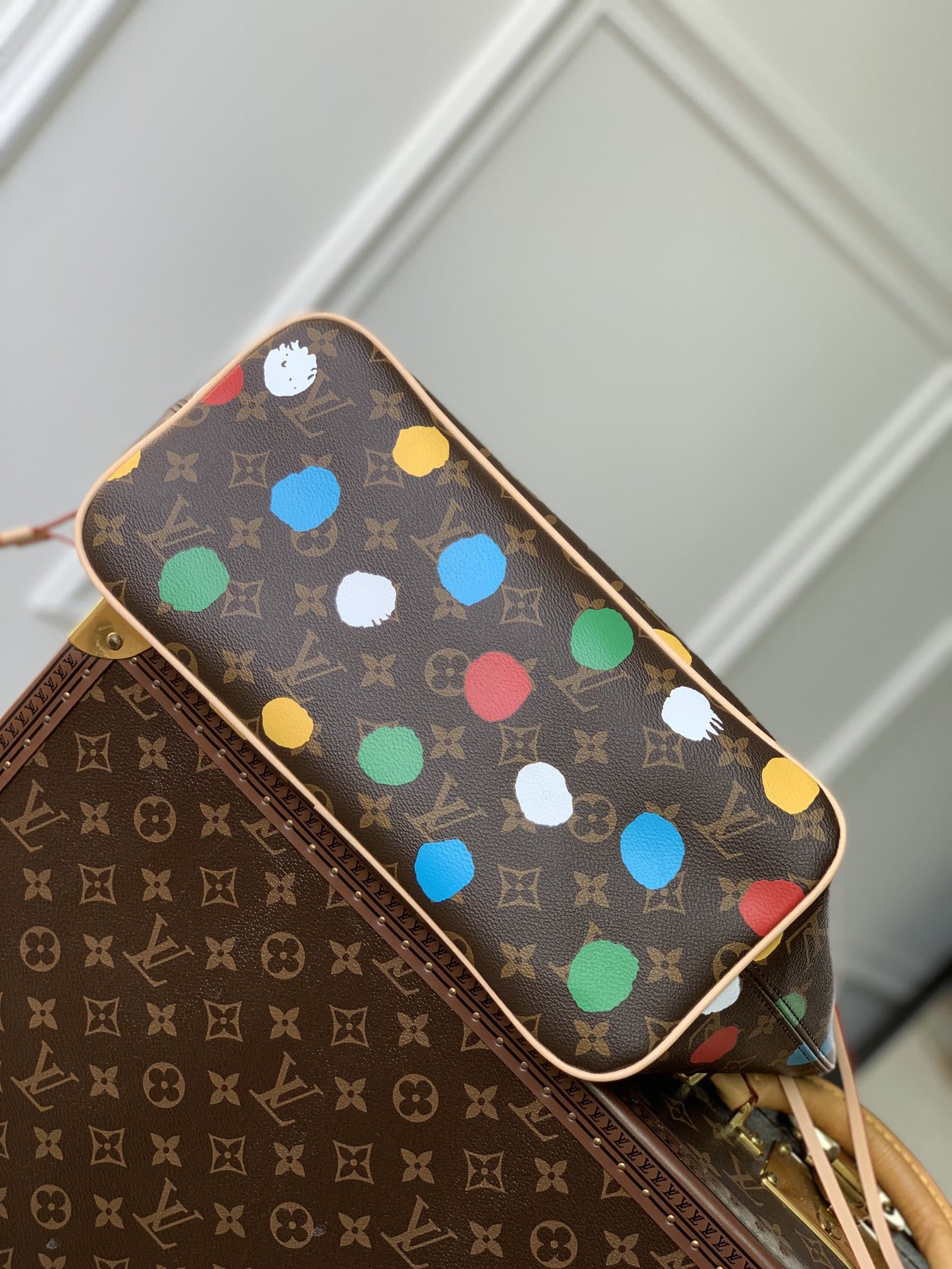 1:1 Replica Louis Vuitton LV LV x YK Neverfull MM Brown Vibrant Bag For Women M46381 - 31cm/ 12.2 in - Image 5