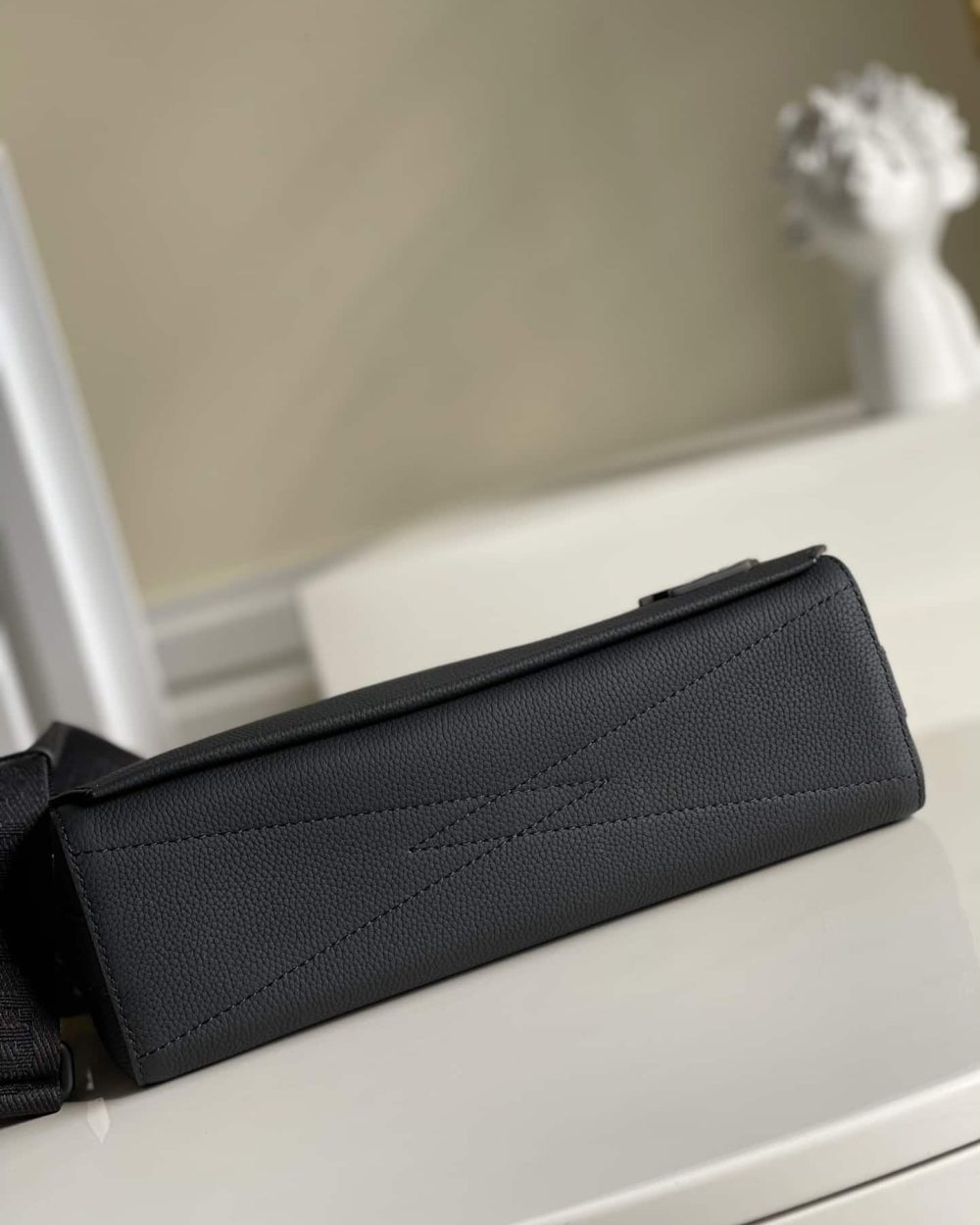 1:1 Replica Louis Vuitton LV Takeoff Messenger LV Aerogram Unique Bag For Men M57080 - 11in/28cm