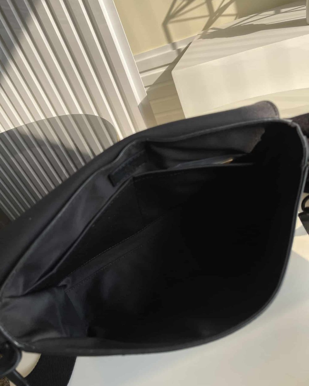 1:1 Replica Louis Vuitton LV Takeoff Messenger LV Aerogram Unique Bag For Men M57080 - 11in/28cm