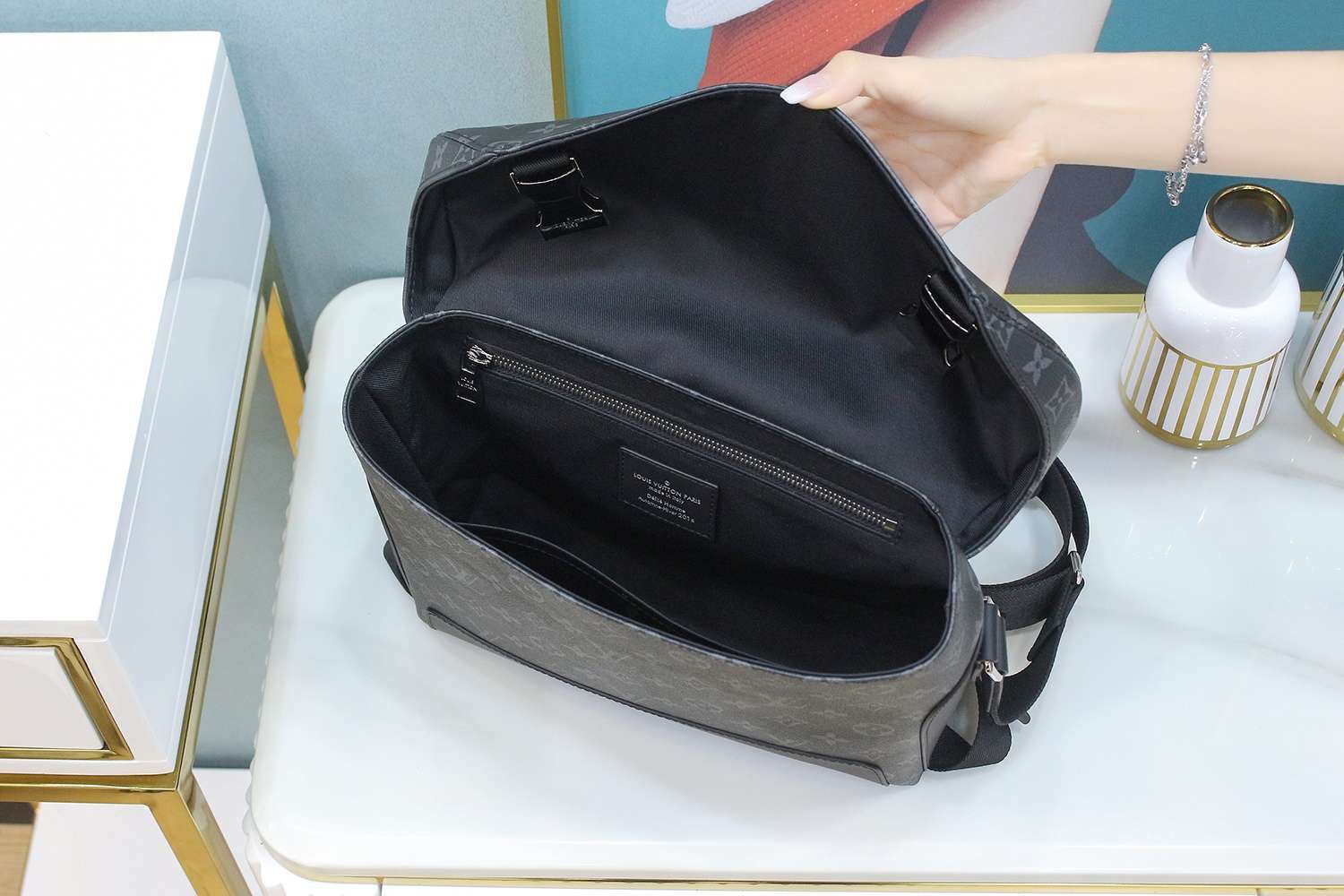 1:1 Replica Louis Vuitton LV Messenger PM Voyager Bag Black Unique Bag For Men M40511 - 33cm / 12.6in - Image 6