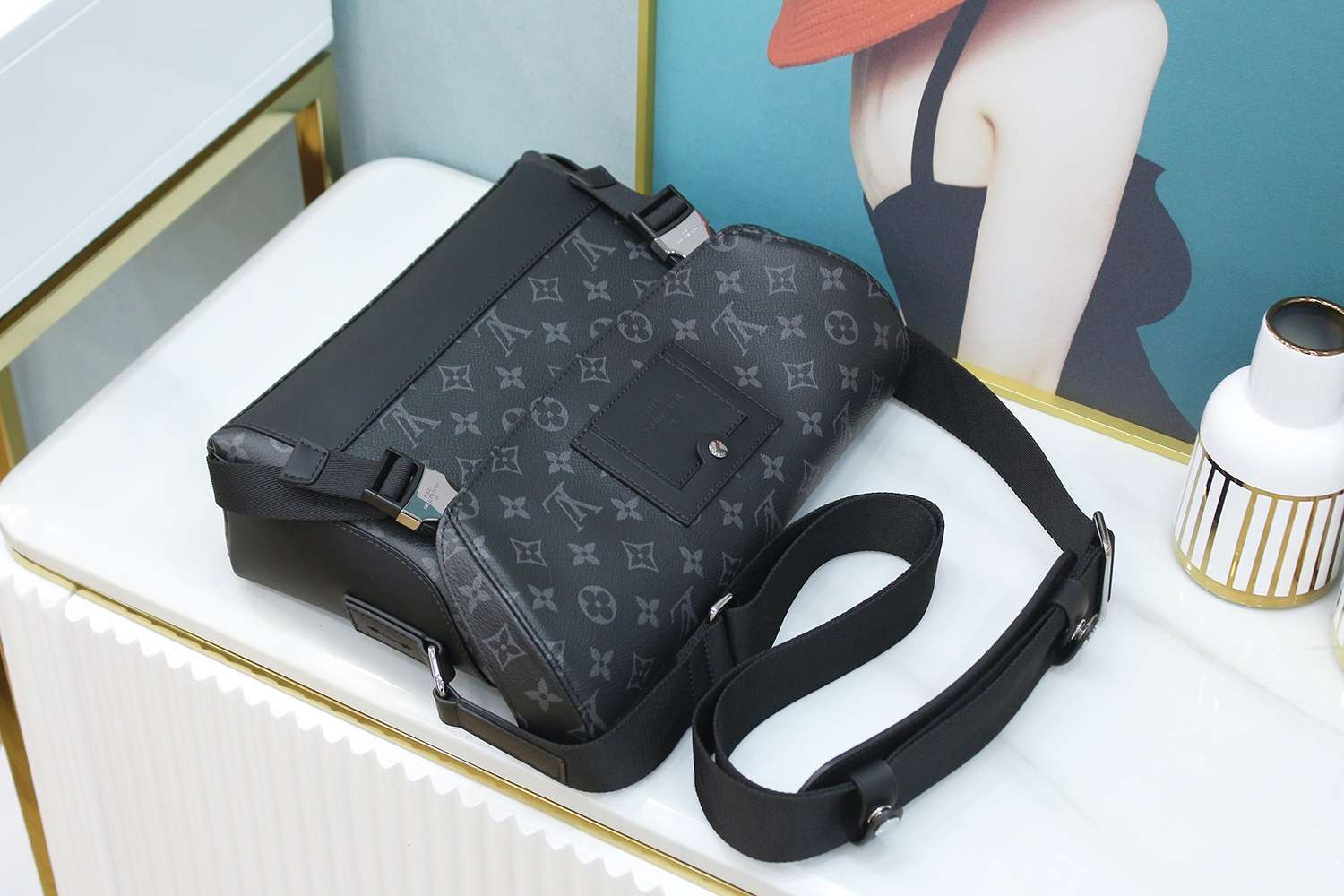 1:1 Replica Louis Vuitton LV Messenger PM Voyager Bag Black Unique Bag For Men M40511 - 33cm / 12.6in - Image 4