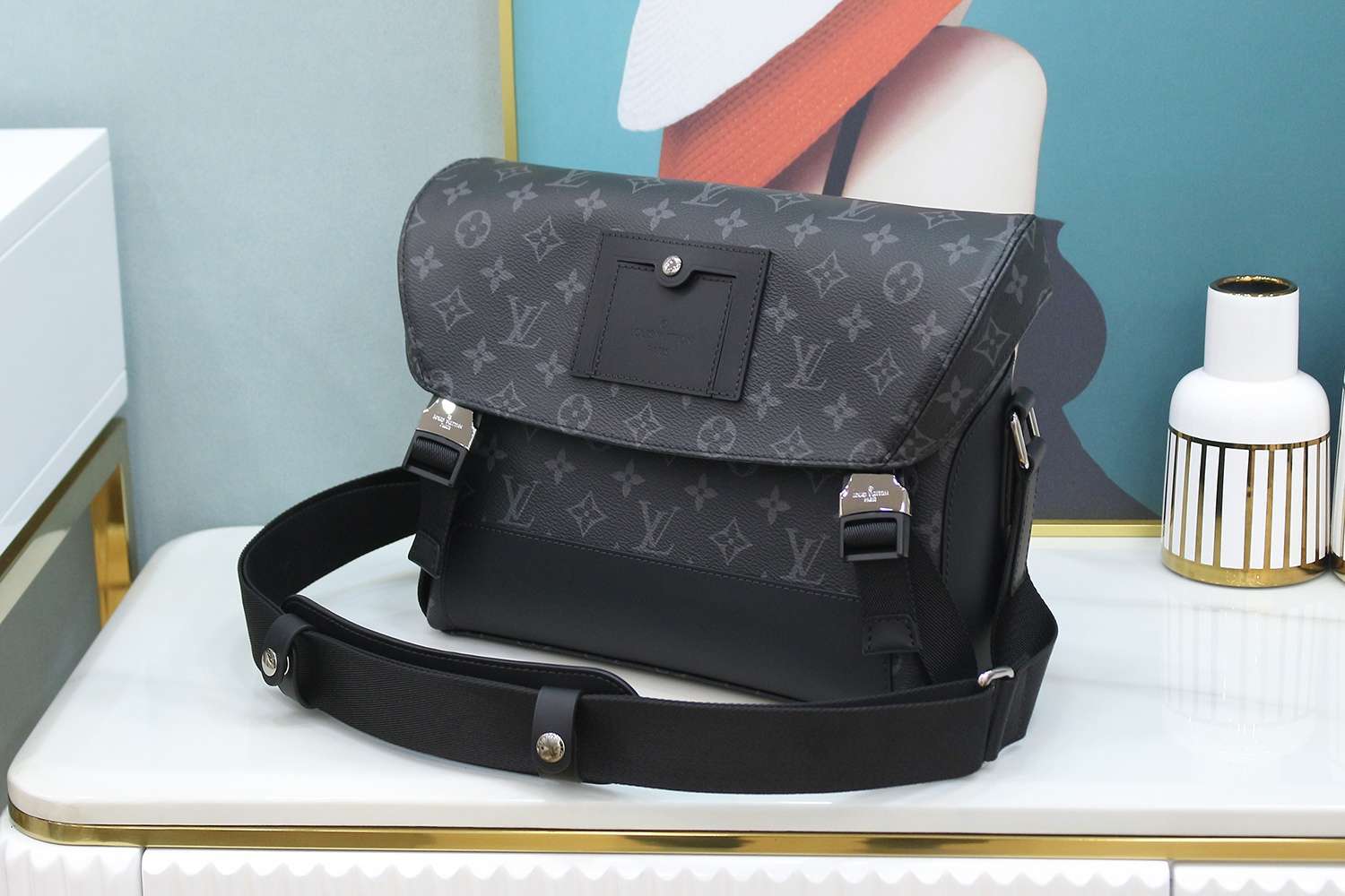1:1 Replica Louis Vuitton LV Messenger PM Voyager Bag Black Unique Bag For Men M40511 - 33cm / 12.6in - Image 3