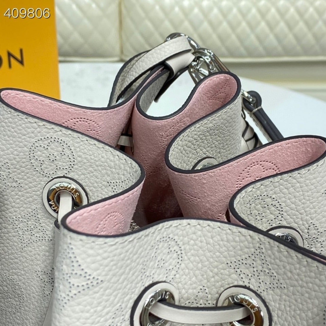 1:1 Replica Louis Vuitton LV Muria Bucket Bag Snow White Luxury Bag For Women M58483 - 9.8in/25cm - Image 12