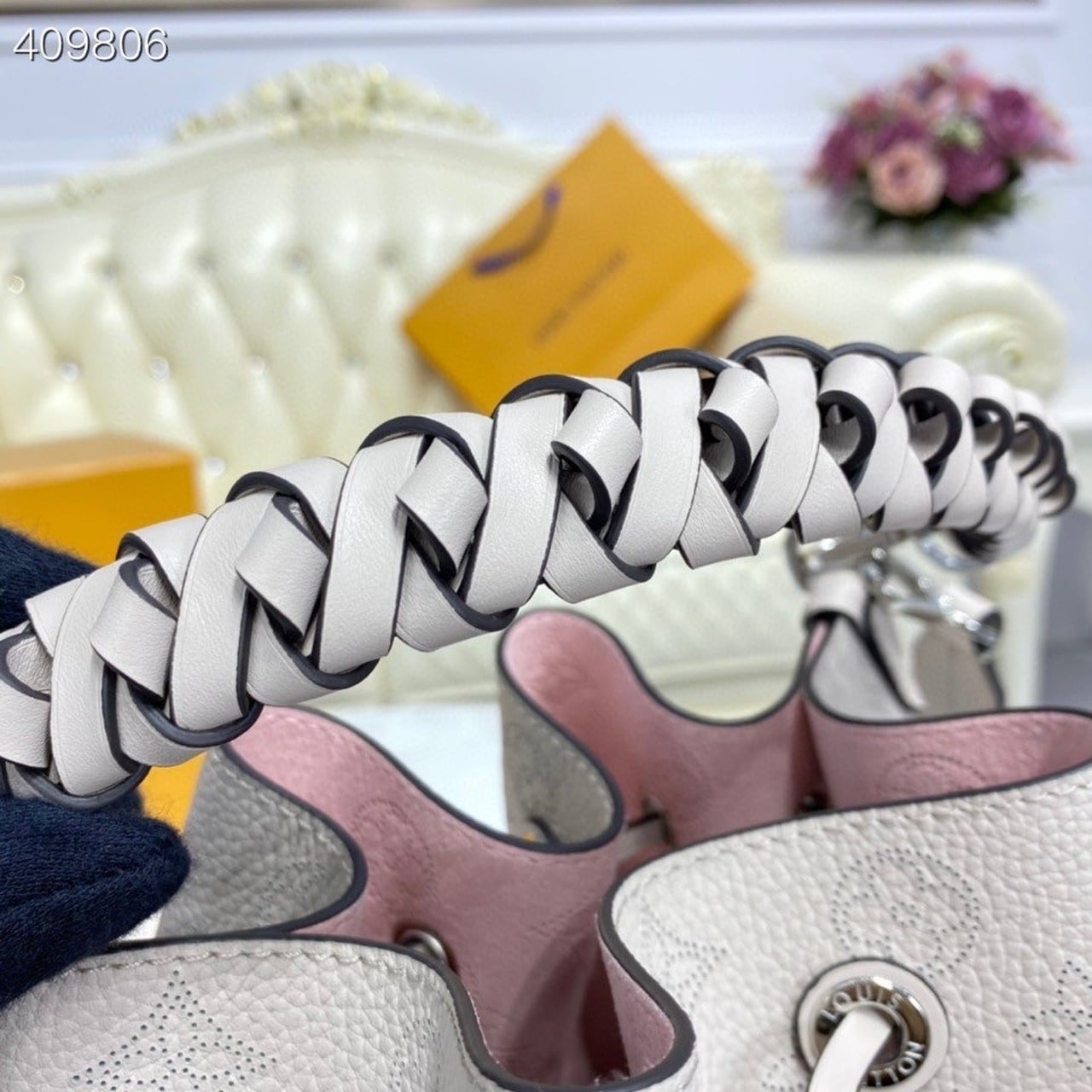 1:1 Replica Louis Vuitton LV Muria Bucket Bag Snow White Luxury Bag For Women M58483 - 9.8in/25cm - Image 10