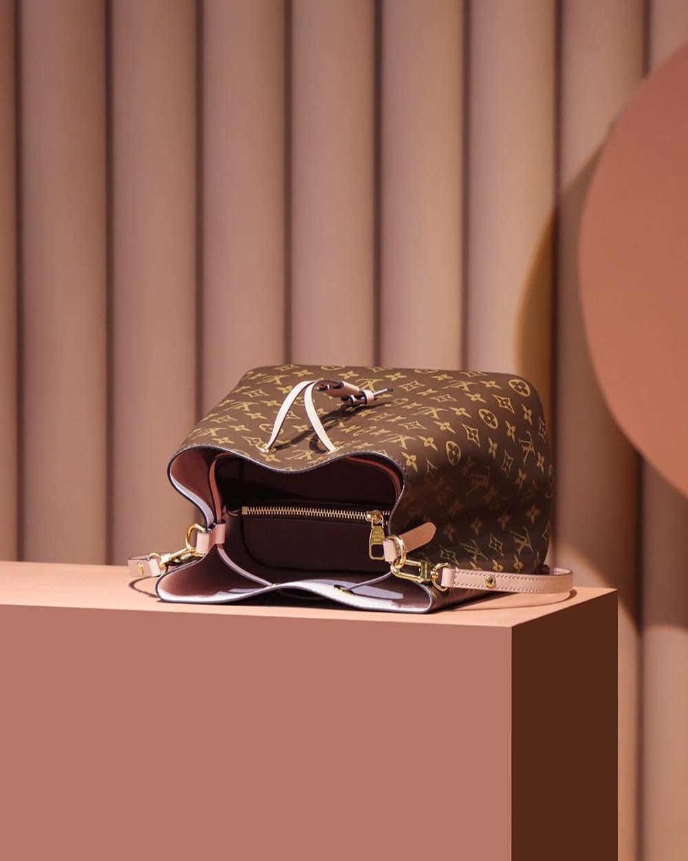 1:1 Replica Louis Vuitton LV NéoNoé MM Monogram Canvas Luxury Bag For Women M44022 - 26cm / 10.2in