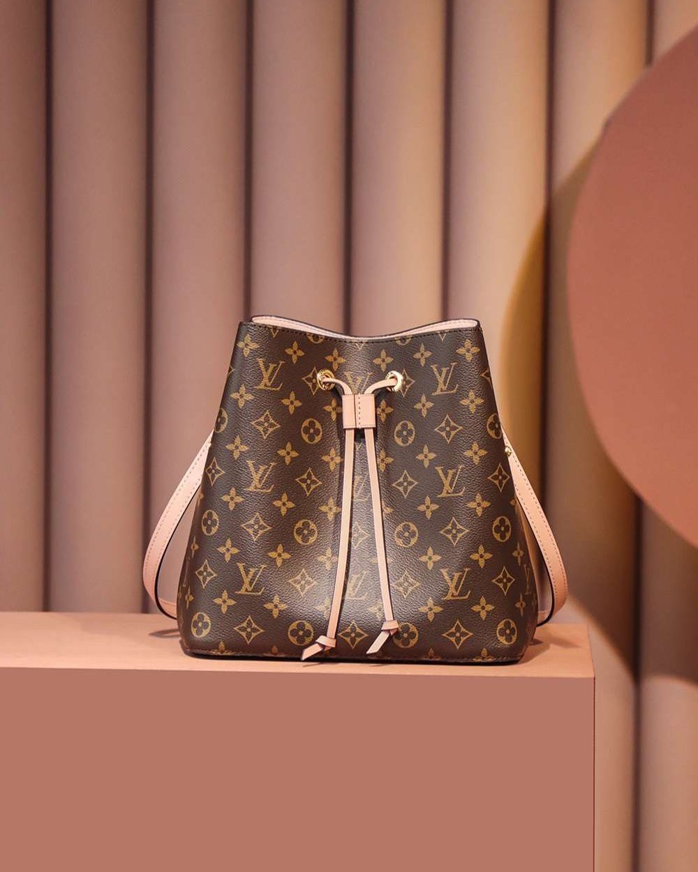 1:1 Replica Louis Vuitton LV NéoNoé MM Monogram Canvas Luxury Bag For Women M44022 - 26cm / 10.2in