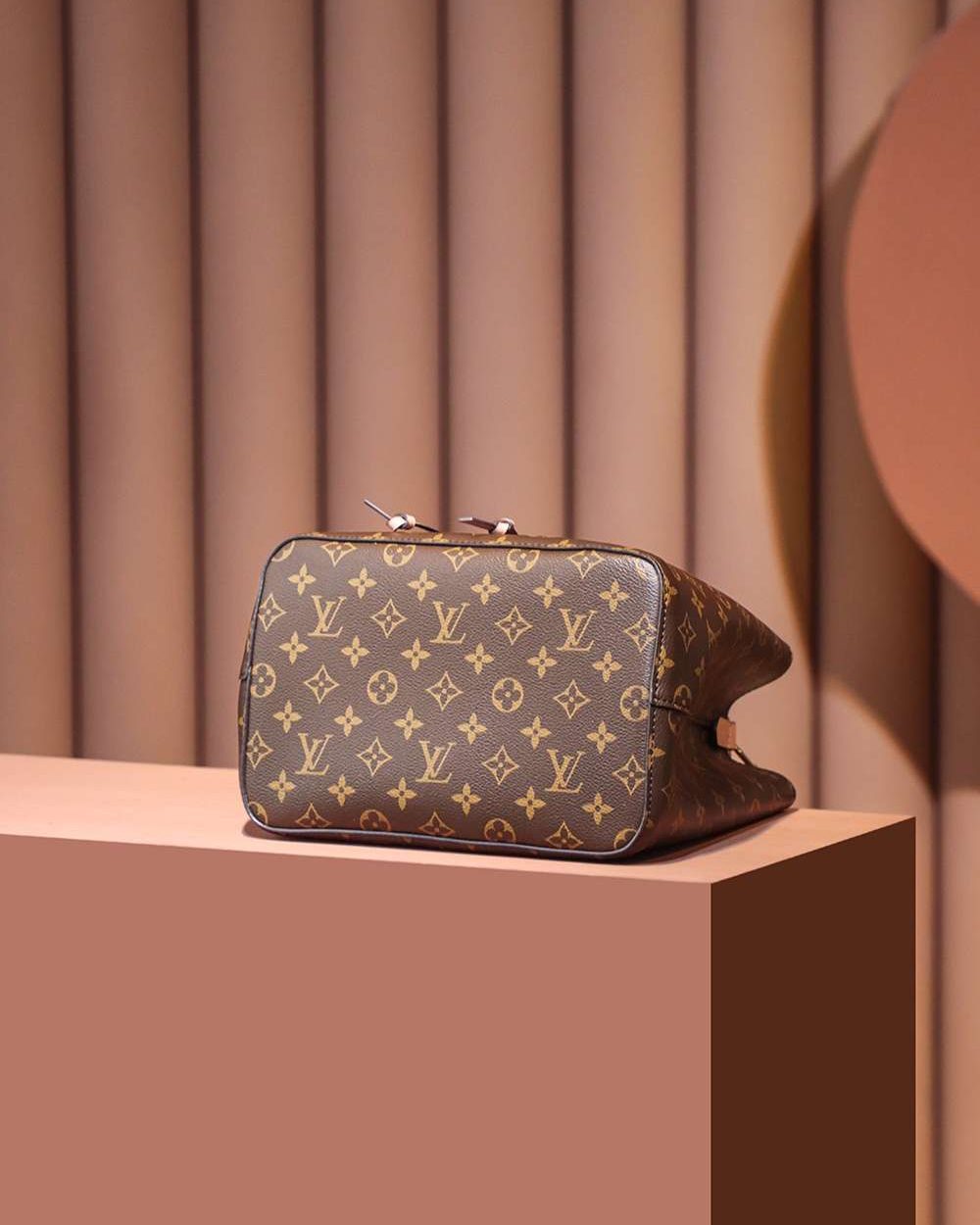 1:1 Replica Louis Vuitton LV NéoNoé MM Monogram Canvas Luxury Bag For Women M44022 - 26cm / 10.2in