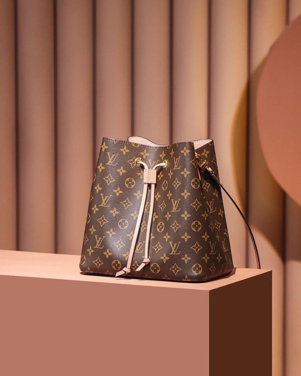 1:1 Replica Louis Vuitton LV NéoNoé MM Monogram Canvas Luxury Bag For Women M44022 - 26cm / 10.2in