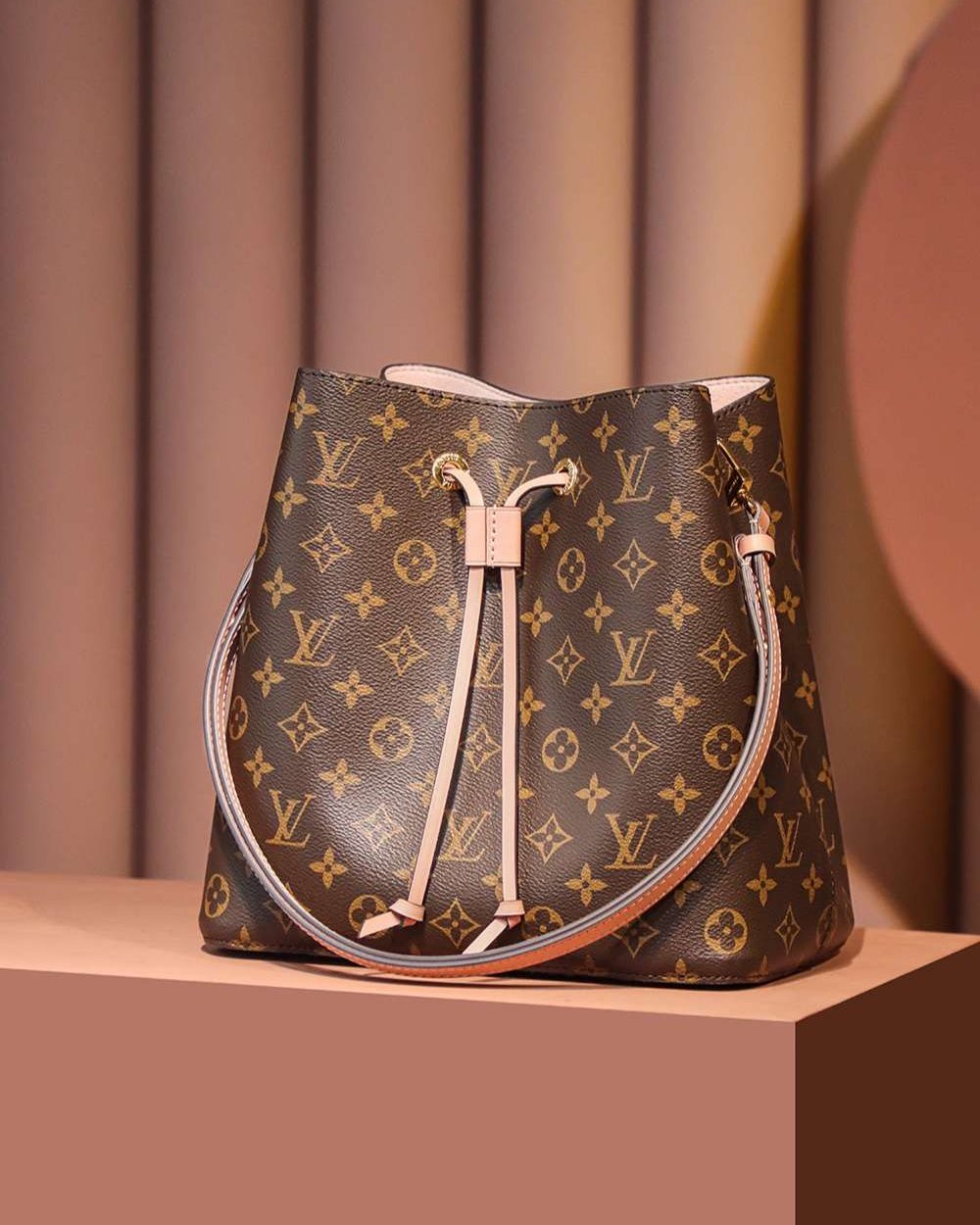 1:1 Replica Louis Vuitton LV NéoNoé MM Monogram Canvas Luxury Bag For Women M44022 - 26cm / 10.2in