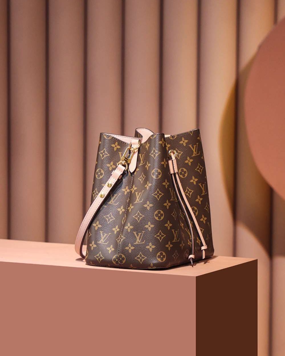 1:1 Replica Louis Vuitton LV NéoNoé MM Monogram Canvas Luxury Bag For Women M44022 - 26cm / 10.2in