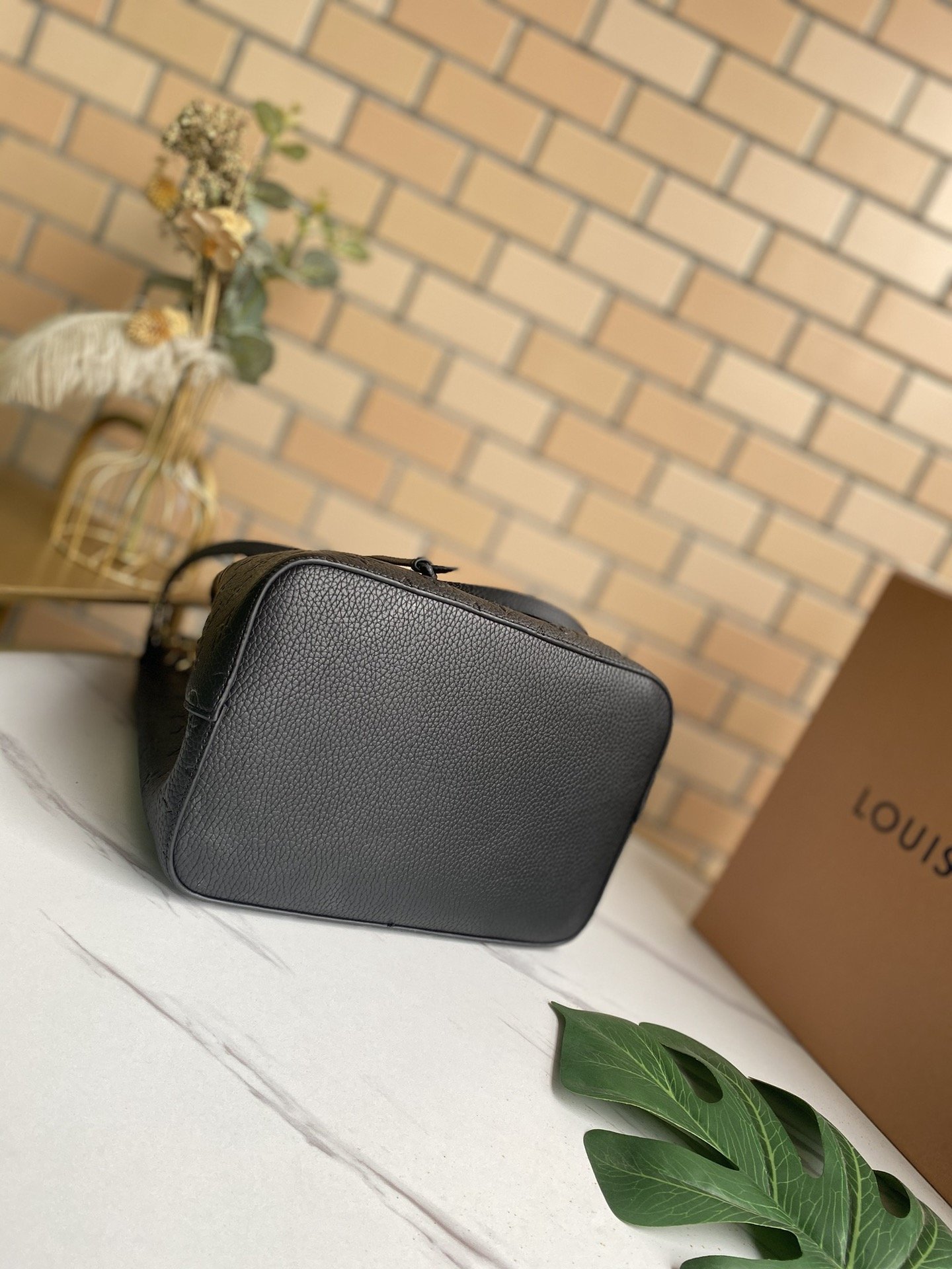 1:1 Replica Louis Vuitton LV NéoNoé MM Monogram Empreinte Leather Luxury Bag For Women M45256 - 10.2in/26cm - Image 5