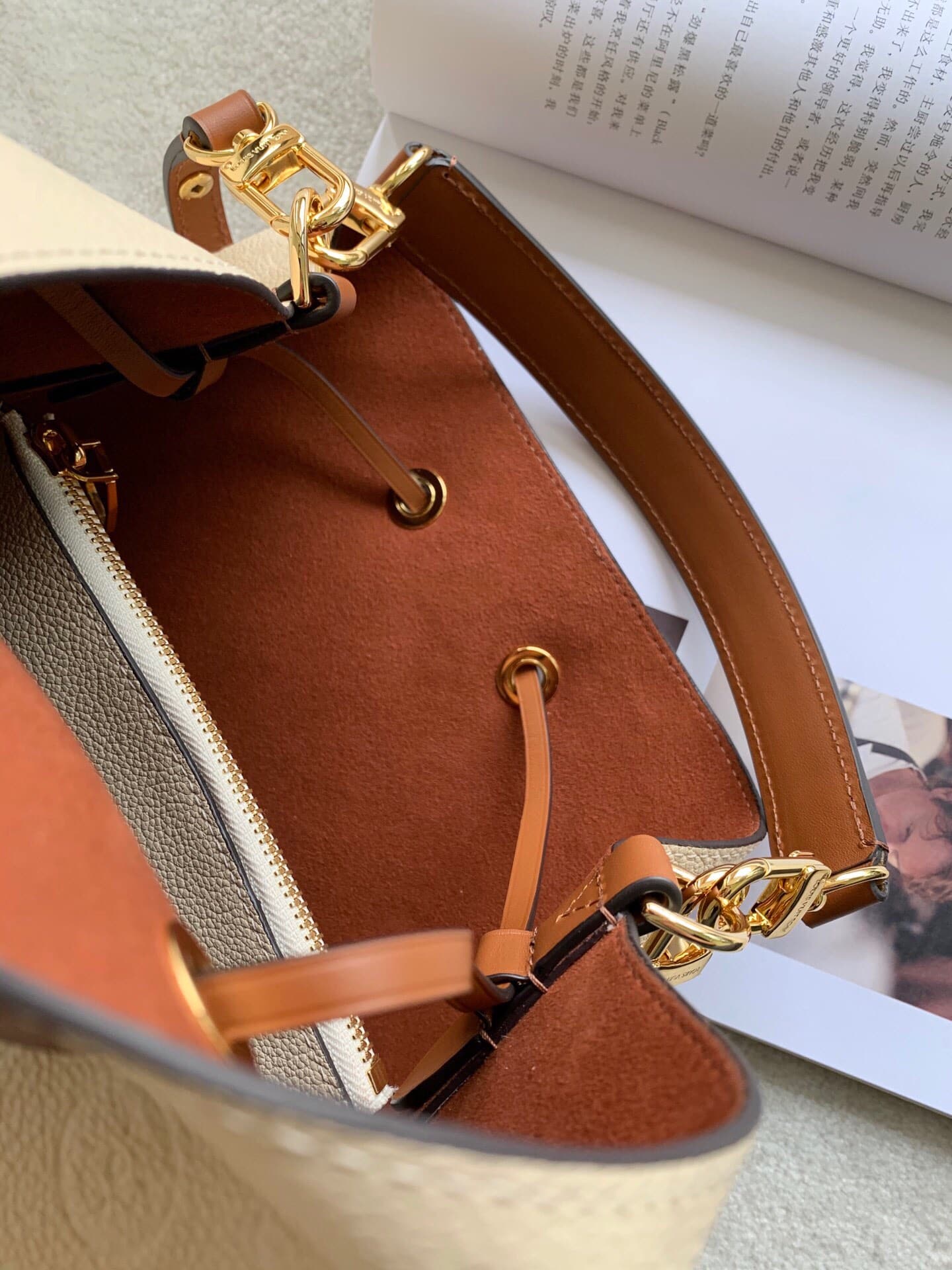 1:1 Replica Louis Vuitton LV NéoNoé MM Monogram Empreinte Leather Luxury Bag For Women M45307 - 10.2in/26cm - Image 7