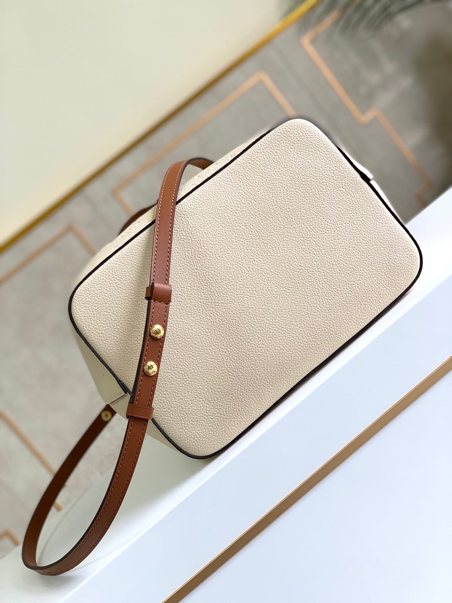 1:1 Replica Louis Vuitton LV NéoNoé MM Monogram Empreinte Leather Luxury Bag For Women M45307 - 10.2in/26cm - Image 3