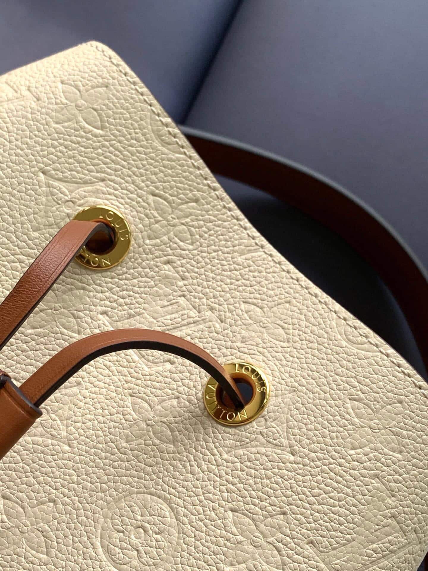 1:1 Replica Louis Vuitton LV NéoNoé MM Monogram Empreinte Leather Luxury Bag For Women M45307 - 10.2in/26cm - Image 6