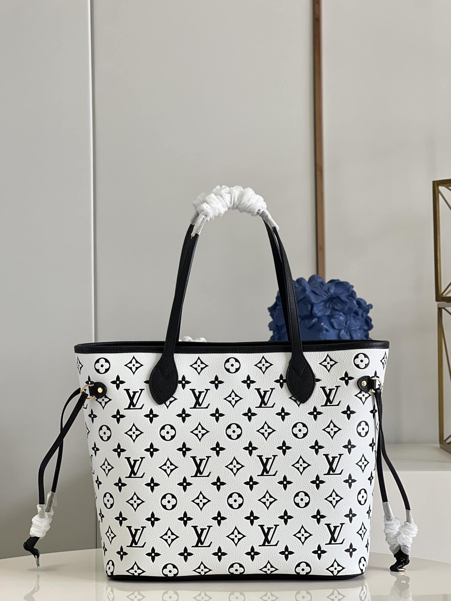 1:1 Replica Louis Vuitton LV Neverfull MM Monogram Empreinte Black/White Luxury Bag For Women M46103 - 12.2in/31cm - Image 5