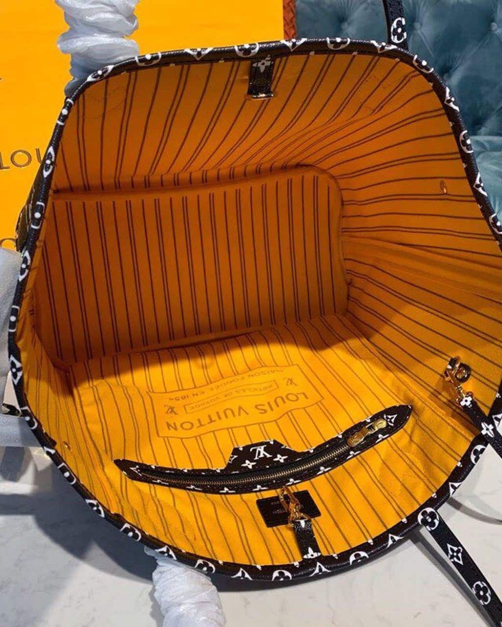 1:1 Replica Louis Vuitton LV Neverfull MM Monogram Canvas Jungle Black Luxury Bag For Women M44676 - 12.2in/31cm