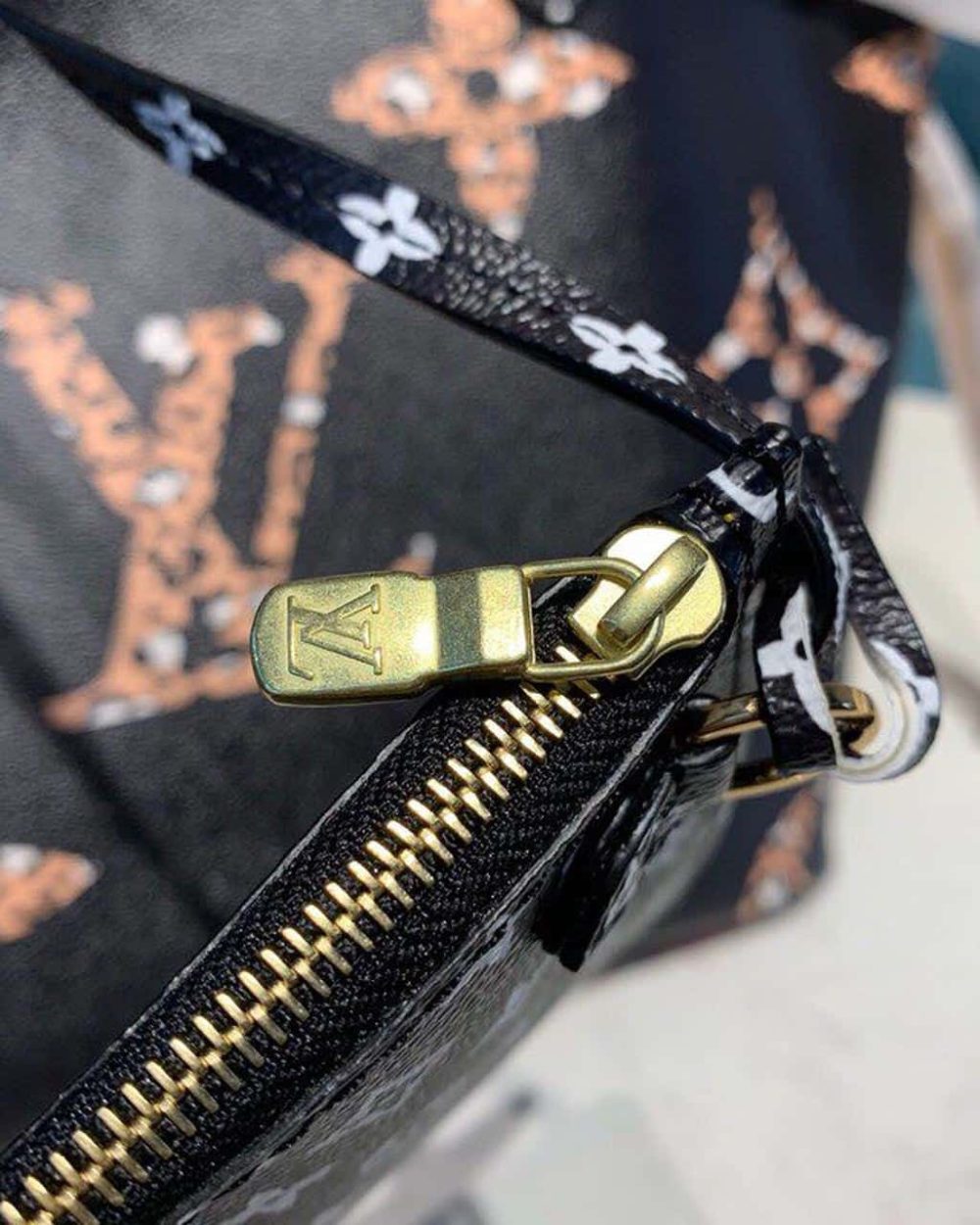 1:1 Replica Louis Vuitton LV Neverfull MM Monogram Canvas Jungle Black Luxury Bag For Women M44676 - 12.2in/31cm