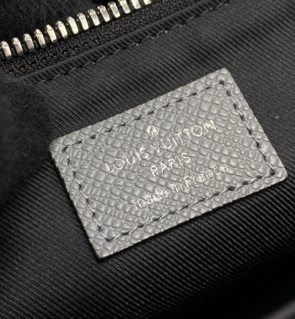 1:1 Replica Louis Vuitton LV New Flap Messenger Taiga Grey Unique Bag For Men M30808 - 11.1in/28.3cm