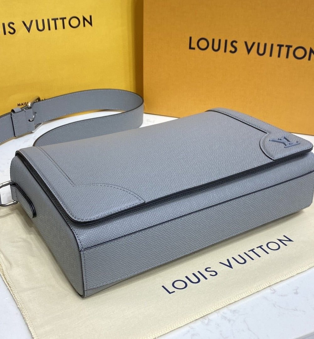 1:1 Replica Louis Vuitton LV New Flap Messenger Taiga Grey Unique Bag For Men M30808 - 11.1in/28.3cm