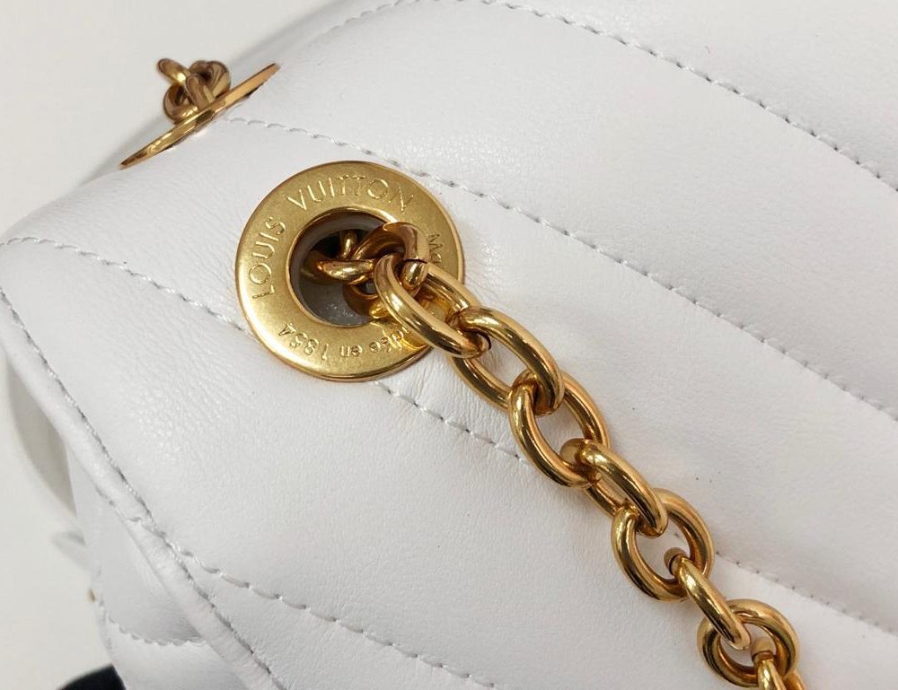 1:1 Replica Louis Vuitton LV New Wave Chain Bag White Luxury Bag For Women M58549 - 9.4in/24cm