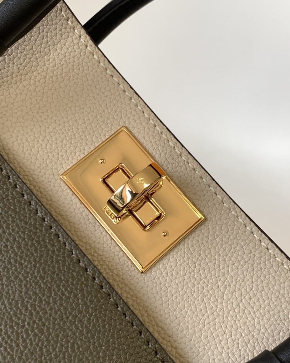 1:1 Replica Louis Vuitton LV On My Side MM High End Leather Luxury Bag For Women M55302 - 12in/31cm