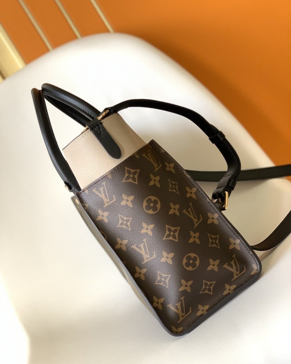 1:1 Replica Louis Vuitton LV On My Side MM High End Leather Luxury Bag For Women M55302 - 12in/31cm