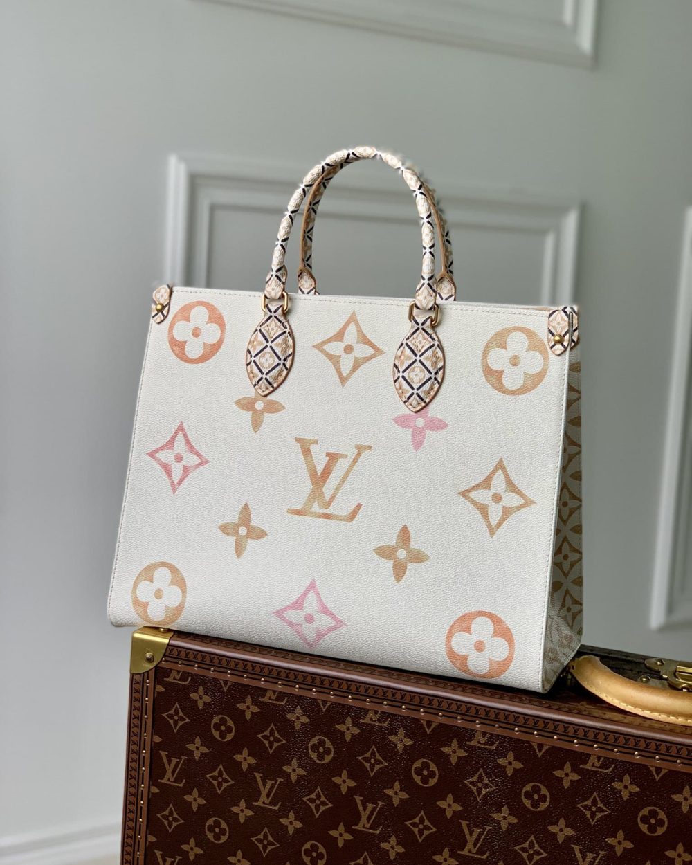 1:1 Replica Louis Vuitton LV OnTheGo MM Beige Essential Bag For Women M22975 - 35cm/ 13.8in