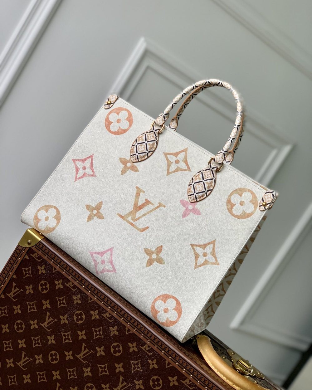 1:1 Replica Louis Vuitton LV OnTheGo MM Beige Essential Bag For Women M22975 - 35cm/ 13.8in