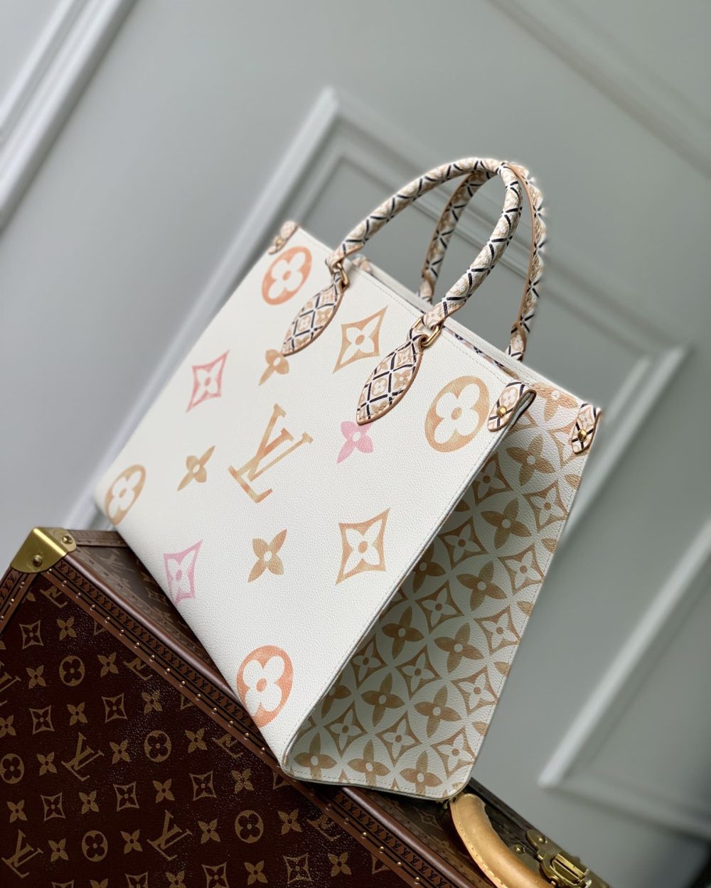 1:1 Replica Louis Vuitton LV OnTheGo MM Beige Essential Bag For Women M22975 - 35cm/ 13.8in