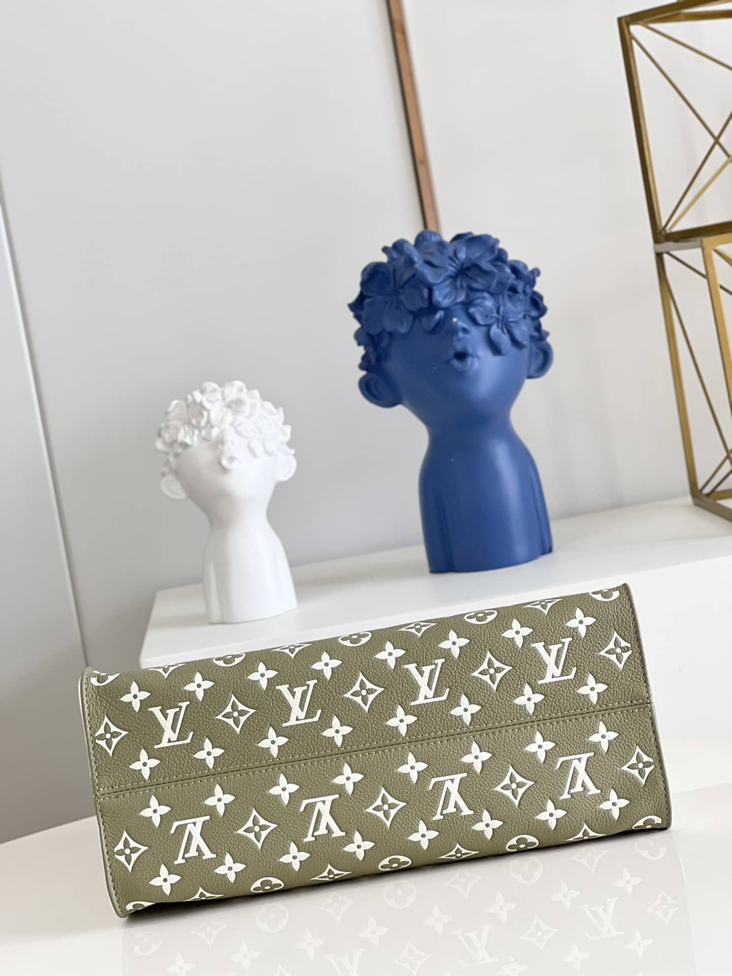 1:1 Replica Louis Vuitton LV Onthego MM Monogram Empreinte Khaki Green Luxury Bag For Women M46060 - 35cm - Image 2